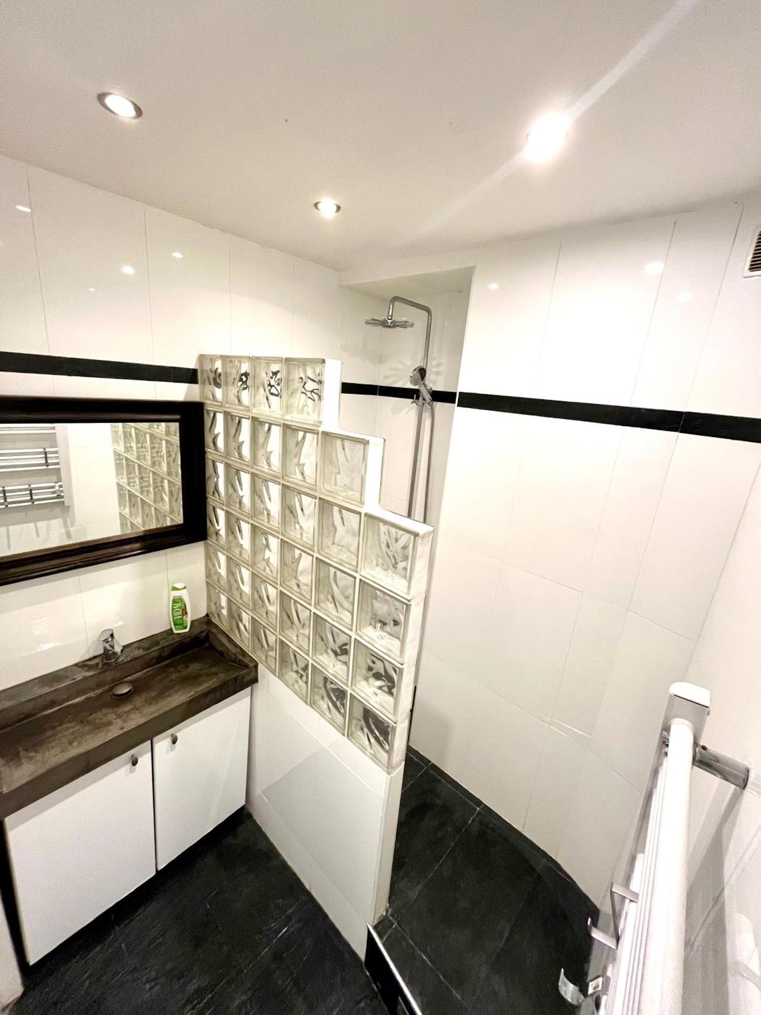 Sur Roya Centre Apartment